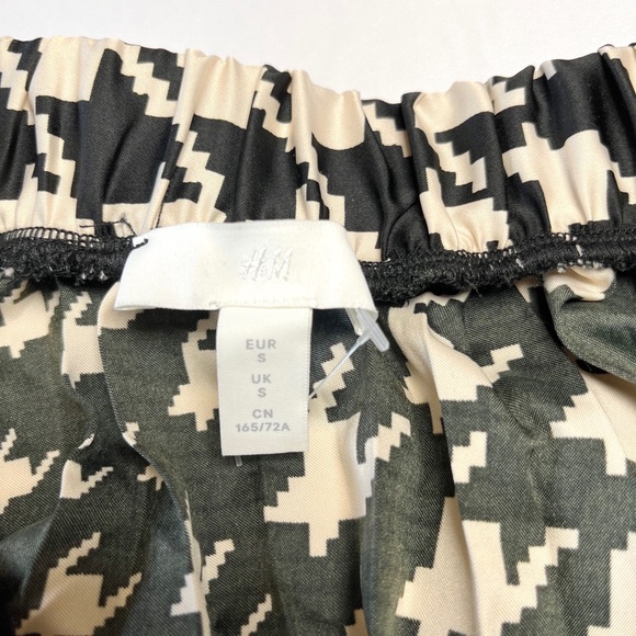 H&M | NWOT Pleated Satin Skirt - Picture 8 of 12